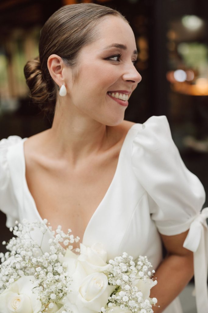 Braut seitlich natürliches Make-up Hochzeit Look