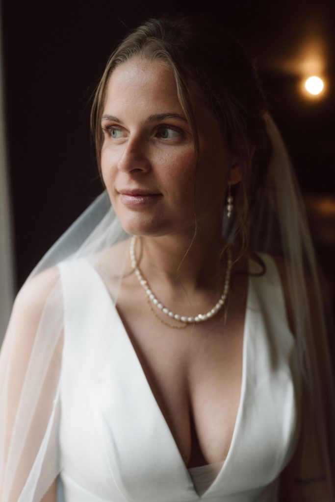 Braut Porträit elegantes Make-up natürliche Haut Hochzeit