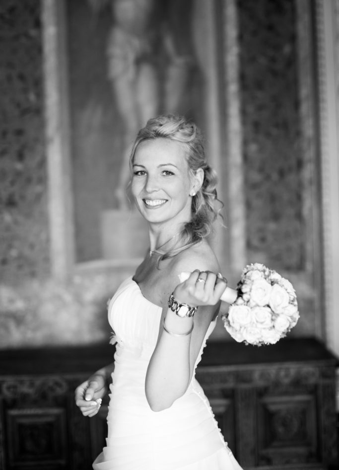 Brautstyling klassisch elegant Hochzeitsfrisur Make-up Kiel