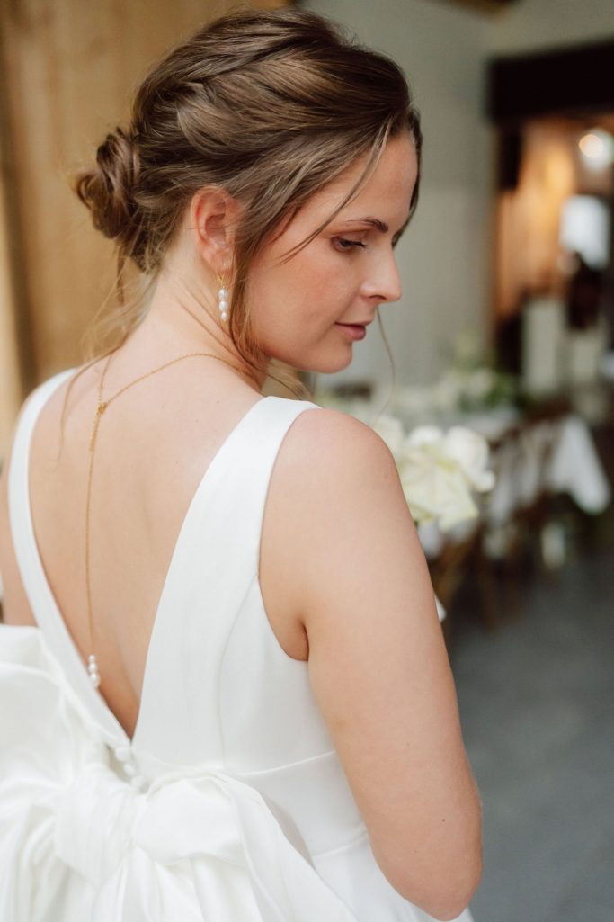 Brautfrisur Hochsteckfrisur Rückenansicht natürliches Brautstyling